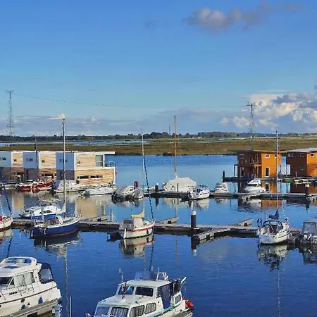 בית נופש Floating - 